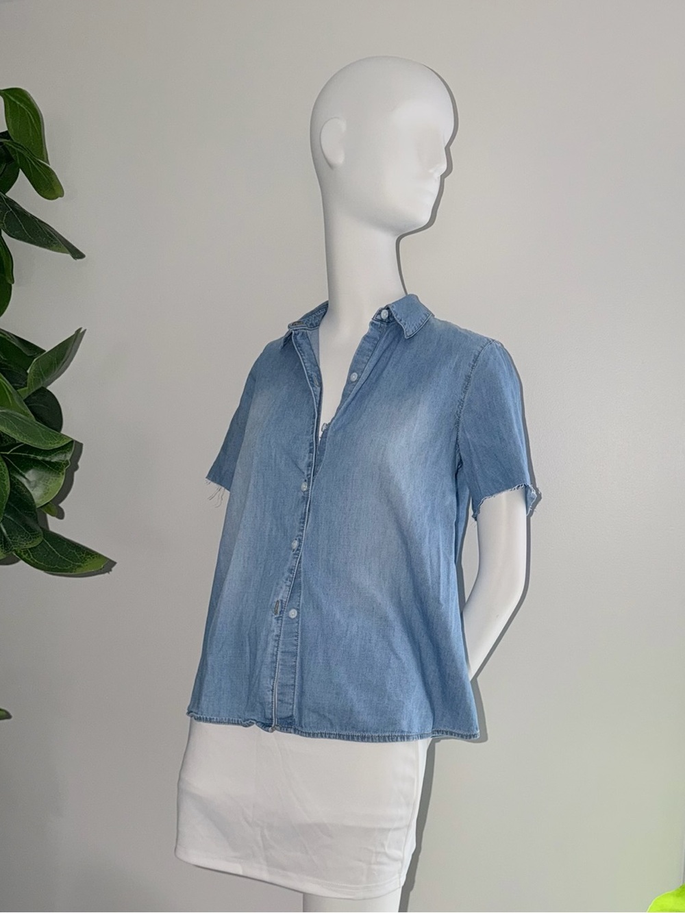 Source Unknown Light Blue Denim Button-Front Top